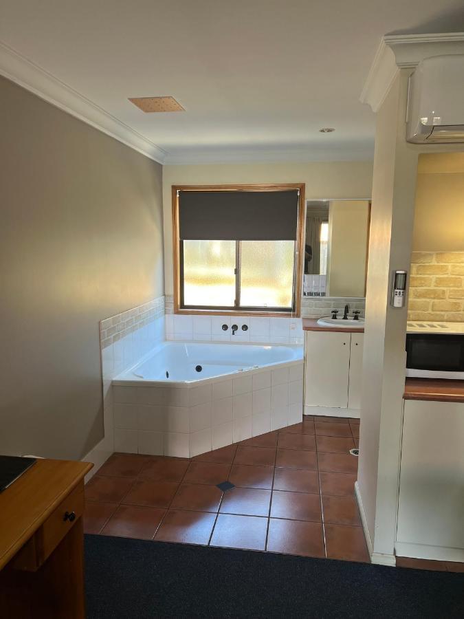 Asters On James Motor Inn Toowoomba Dış mekan fotoğraf